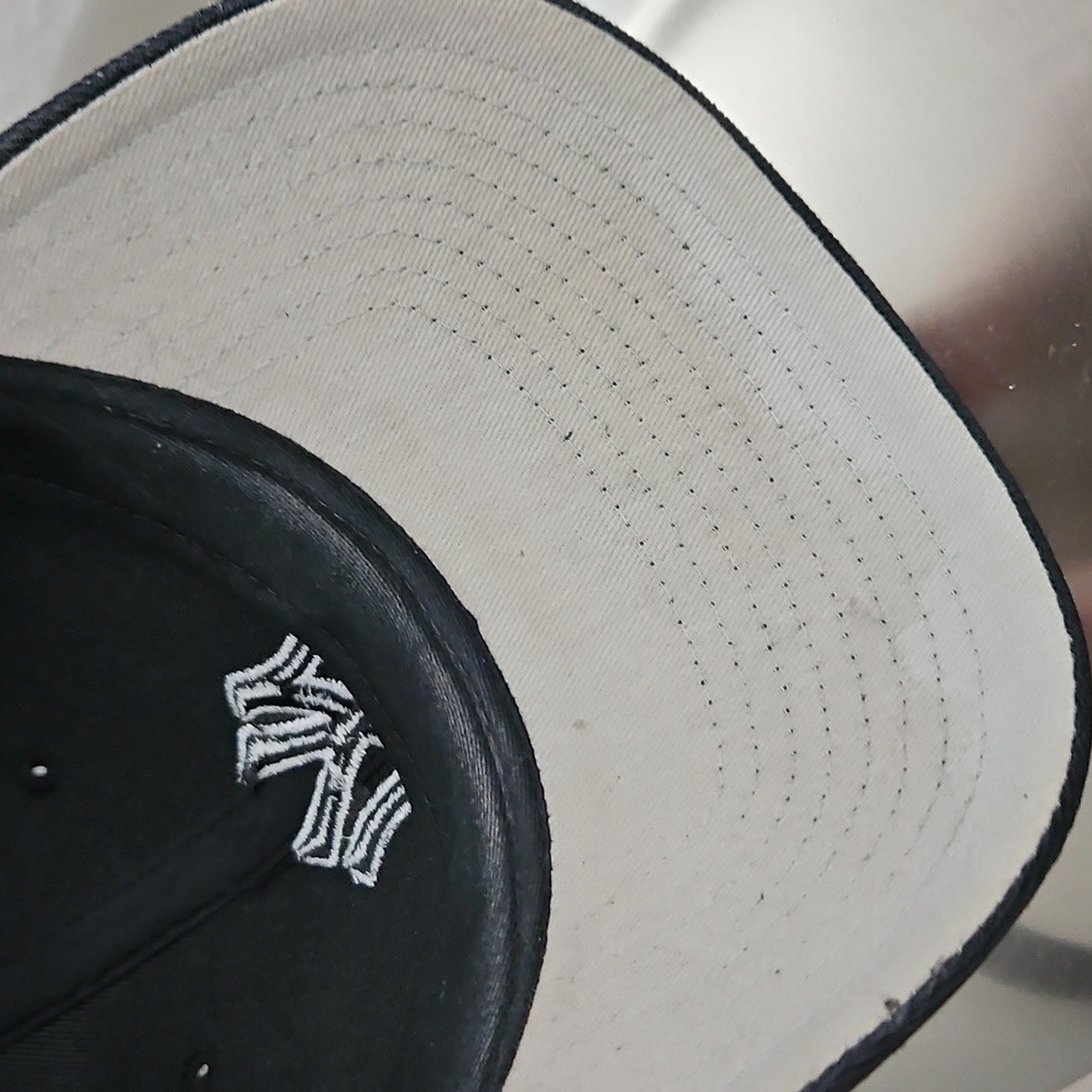 Yankees  NY Logo Cap with Rainbow Detail - Picture 5 of 7